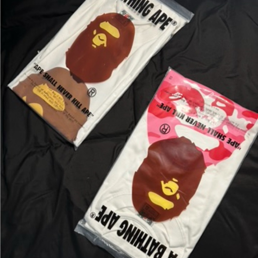 Bape T-Shirt
$40 each 
Size L 
BRAND NEWW